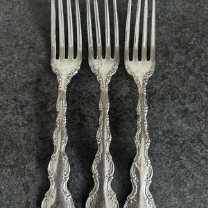 3 Birks Regency Silverplate forks
Pattern is Lois de France